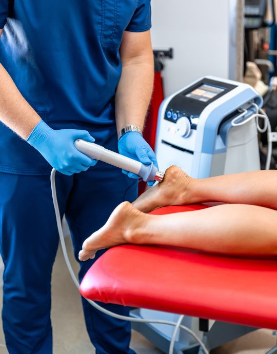 especialidade-terapia-por-ondas-de-choque-clinica-moverti-guaratingueta-sp